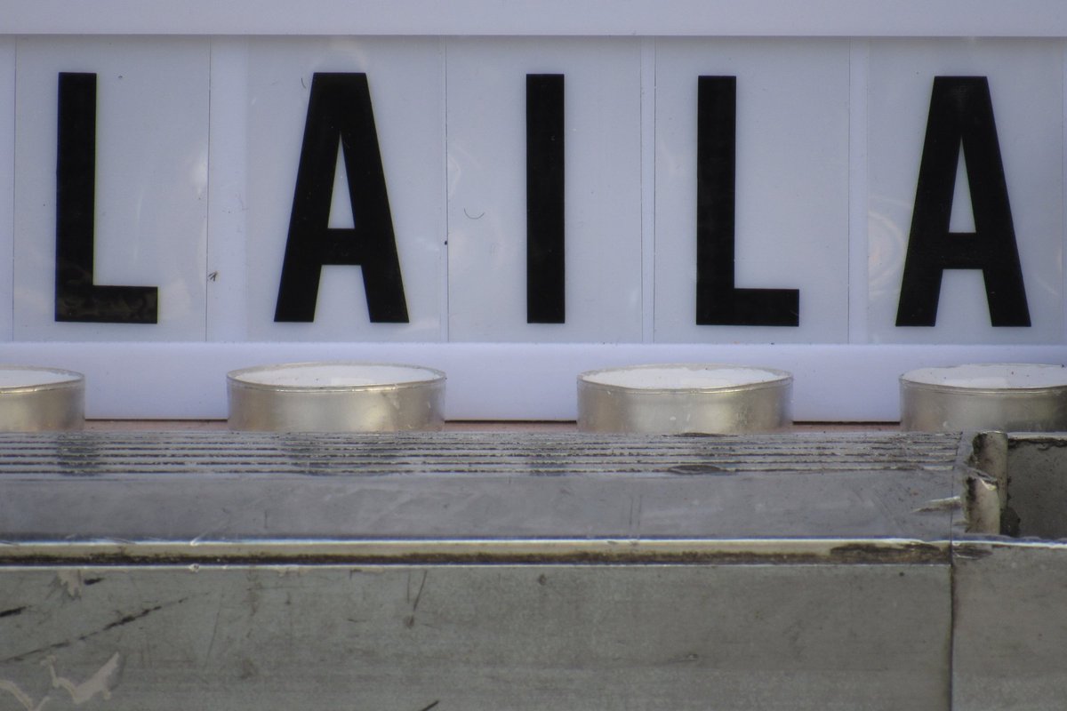 BuskingRed's tweet image. More Than Words
Community ♥️
.
.
Location: Clipmason Barbers 
Photographer: Jaden Downie
redlightbusking.com 
.
.
.
#redlightbusking #busking #buskers #liveperformance #covid19 #lockdown #singer #signs #spiritualjourney #spirituality #spiritualawakening
