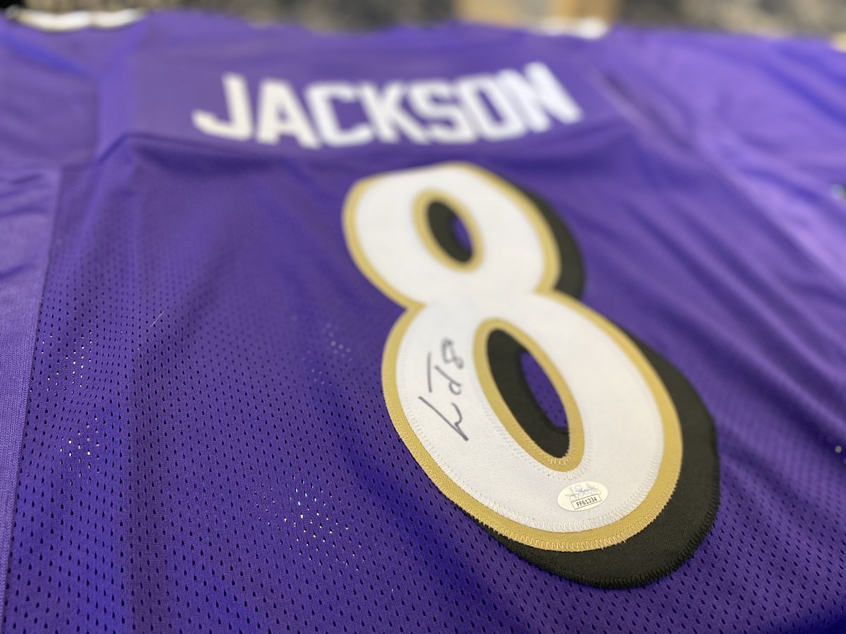 TSEBaltimore's tweet image. If Lamar Jackson throws for four touchdowns and the Ravens win today, we'll give a Lamar Jackson autographed jersey to someone who retweets this tweet AND follows us! 👀