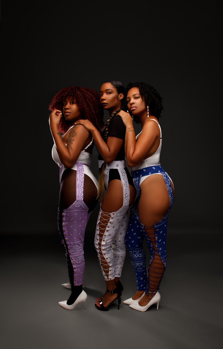TJPDesignz's tweet photo. Cause you ain’t messin’ wit my clique 💅🏽🤑

Bandana Chaps now available for purchase 😍😇💅🏽 Shop now ‼️

https://t.co/4uMmwh0YYk

Designer: @TJPDesignz 
Photographer: @nataliaudraa https://t.co/7oCu33nN4d