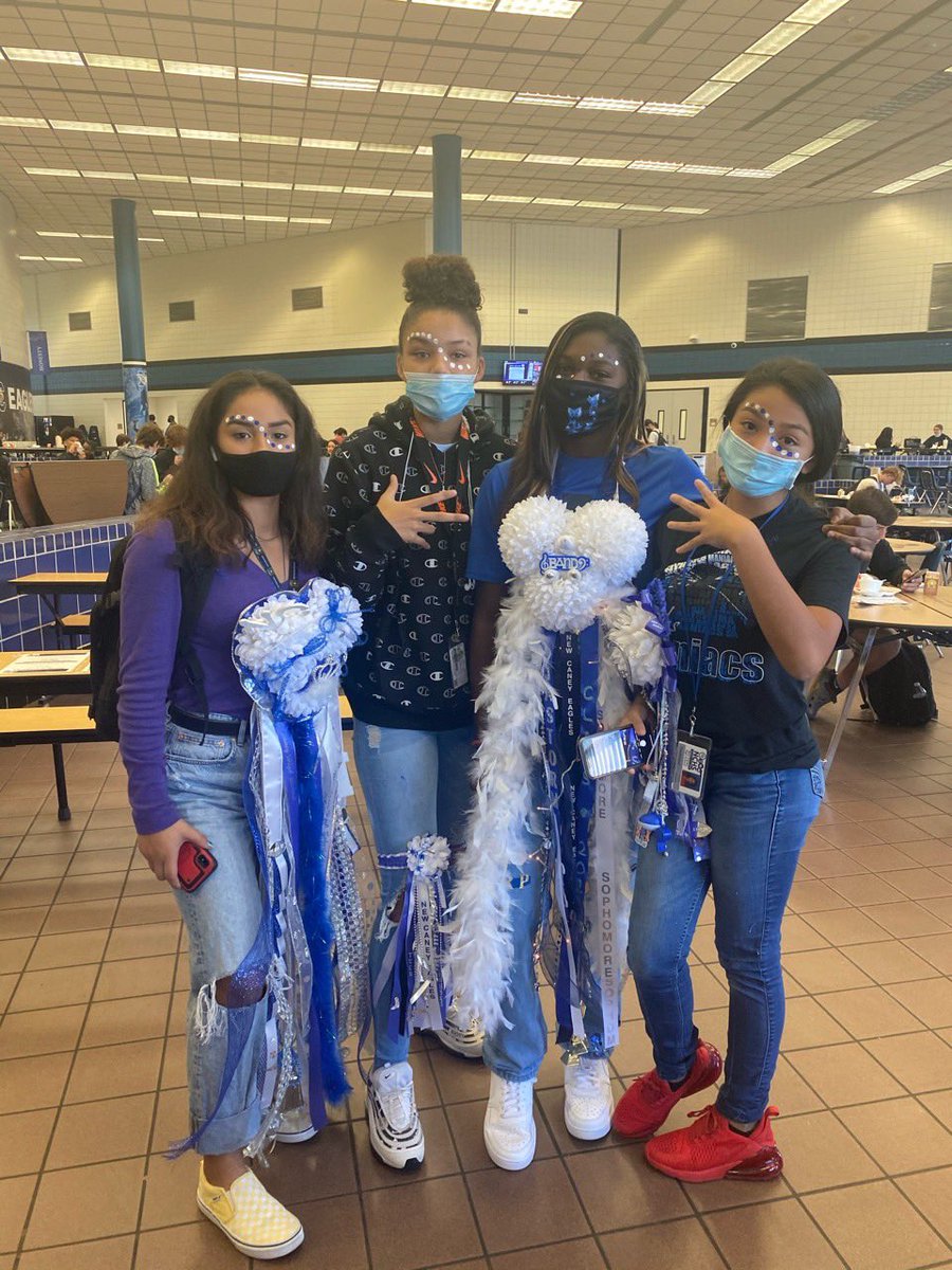 NCHSEagleCheer's tweet photo. #spiritFriday #webleedblue #HOMECOMING2020 https://t.co/VMWuzEWjBT