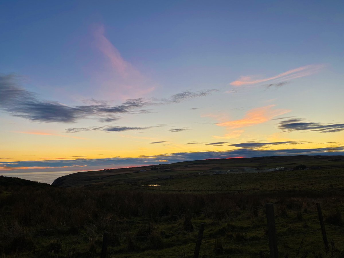 larkandlily's tweet photo. Beautiful sunset in Caithness tonight.
Along with freezing fog in some parts. You can maybe see it floating in the first pic far distance
#caithness #sunsets #autumn #myscotland https://t.co/bJACVQkhMf