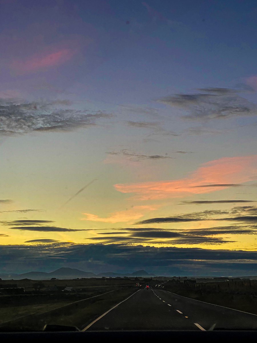 larkandlily's tweet photo. Beautiful sunset in Caithness tonight.
Along with freezing fog in some parts. You can maybe see it floating in the first pic far distance
#caithness #sunsets #autumn #myscotland https://t.co/bJACVQkhMf