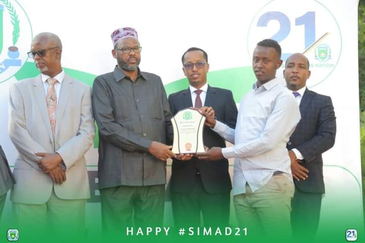 SIMADUniversity's tweet photo. Congratulations 👍! Best Driver Award of the Year 2020, Ga'al Mohamud Mohamed. SIMAD University recognizes your untiring service, friendship, and loyalty. #SIMAD21 https://t.co/uktrJ1NdOG