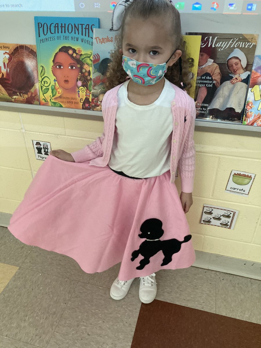 Lnval23's tweet photo. Happy 50th day of Kindergarten! Another terrific day making learning fun!             @FRESWarriors 
@kfrogscolleen 
@cardboardteach https://t.co/LwJR49HCEZ