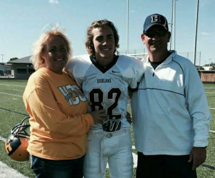 BlakeCrandall's tweet photo. Just a few tb's for the bd @KCrandall30 have a good one out in Cali tell your oldest son I said to take you out or something tonight. Love you and appreciate all you do for us! https://t.co/u9IfVNR5a1