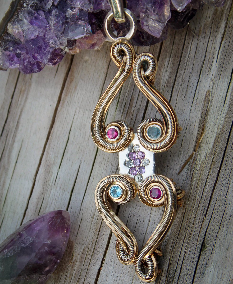 thecrystalkween's tweet photo. I need a break from the election. Let me see your art. I need a distraction! Here’s my newest piece.  #art #crystals #jewelry #wirewrap #minerals #Election2020 https://t.co/84xkYu5Pp7