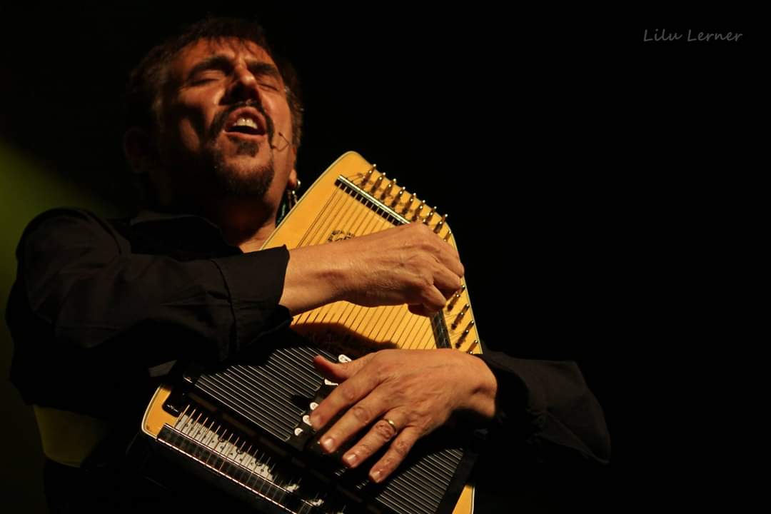 magiaalelerner's tweet photo. Ya tenés tu entrada para el 20/11??

#alejandrolerner en #Live #Streaming 20 de noviembre 
Desde #elpie
Tickets en @livepassarg

@alelernerok
@elpierecordingstudios
@lamagiadealelerner https://t.co/pEAx3yLr6X