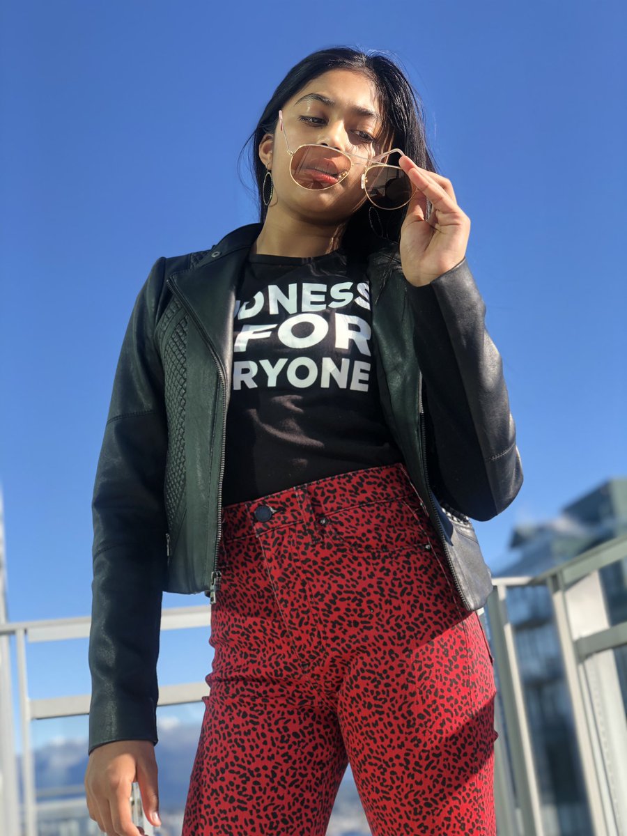 sway_bhatia's tweet photo. #FashionFriday #KindnessMatters #BeKind #ootdStyle @aliceandolivia @BCBGMAXAZRIA @diffeyewear #FridayVibes #FridayFeeling #InspirationalQuotes #aliceandolivia #diffeyewear #bcbg https://t.co/OPKPRXAOaG