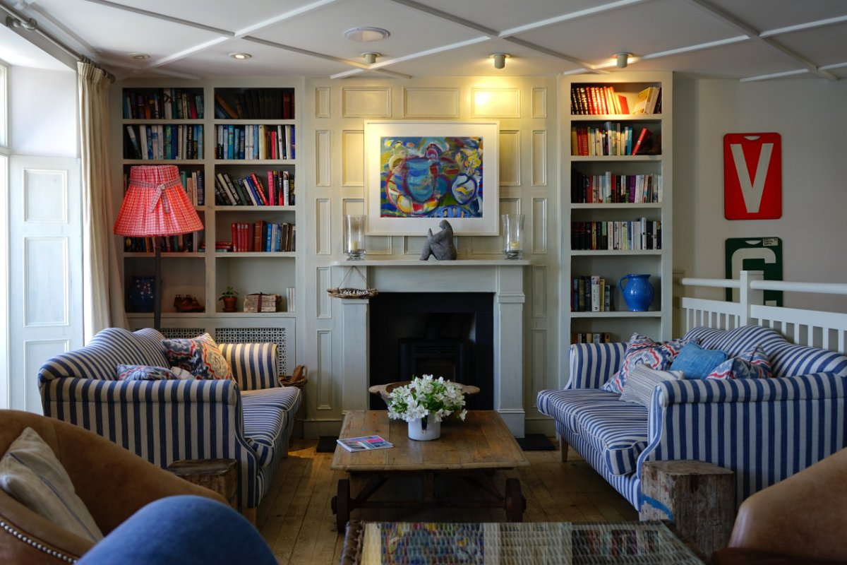SrdicRealEstate's tweet photo. Did you know that when you style your home, it's more likely to sell faster? Potential buyers love seeing what the home will look like when it's fully furnished. It helps give buyers a better idea of what can fit in a space, how it can be decorated, and how functional it will be! https://t.co/upJyJAAEag