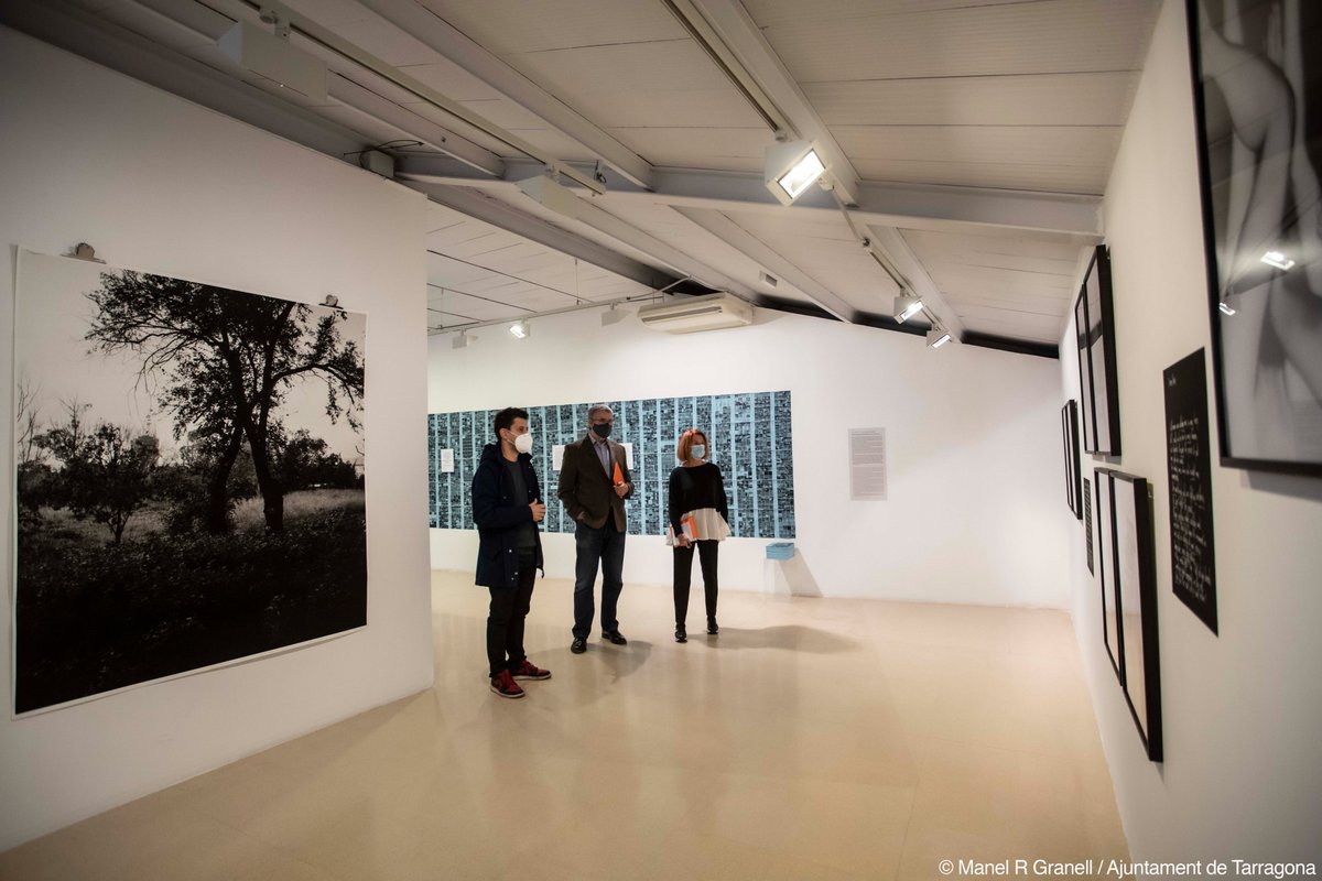 TGNcultura's tweet photo. 📸 El #CentredArtTGN acull una nova exposició de fotografia, l'#ScanReview.
👉🏻 Hi trobareu imatges de deu fotògrafs participants d'edicions anteriors del #FullContact.
📅Fins al 31 de gener
📍#CasaCanals
ℹ️ https://t.co/9kOOnrW4lg
#TalentLatent2020 #ScanTGN https://t.co/VDY4uwdTT7