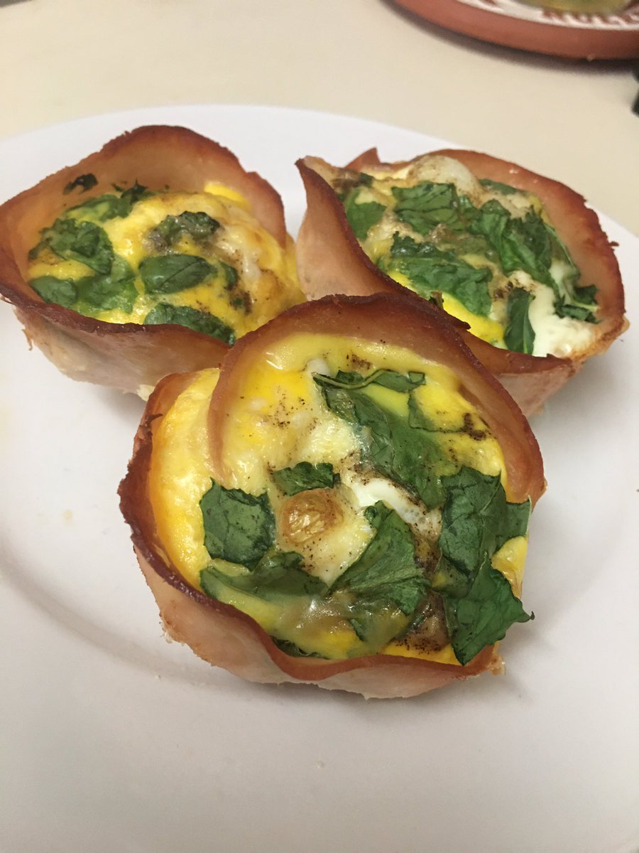 maggie_avocado's tweet photo. Day One! Breakfast! Gerard had oatmeal with Almond Milk, Freeze Dried Berries and Raw Sugar(packets were taken from anytime we visit Disney🤣) and for us we had turkey, cheese and egg cups with Kale, Spinach and chard. https://t.co/PpDnyBgISS