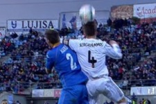 MESTALLIDOS's tweet photo. Lo de saludar con los codos lo inventó Sergio Ramos, pero como es del Real Madrid no se lo queréis reconocer. https://t.co/o8ecquxSwS