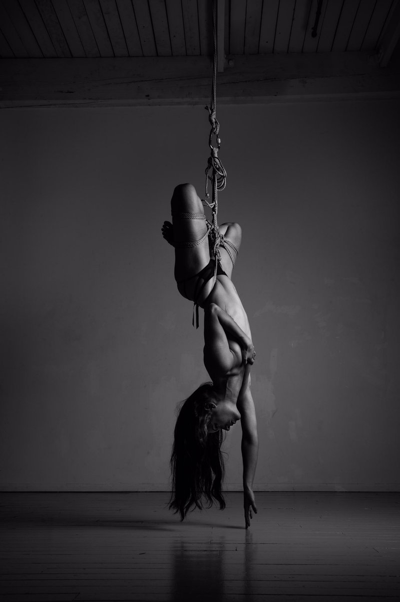 SeattleShibari's tweet image. Touching the Upside Down~ loved doing this 2018 collaboration with model Karleena Gore &amp;amp; photographer Erek West 🖤