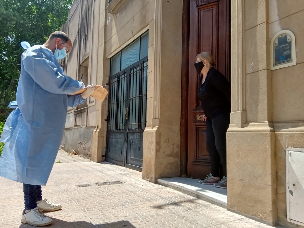 MarioScorsetti's tweet photo. Como representante de PAMI #Junín colaboré en el Operativo de Búsqueda Activa de Casos Sospechosos de Covid-19 que se realizó en el barrio Pueblo Nuevo
El operativo realizado fue el más grande en Junín hasta el momento 
50 voluntarios y voluntarias 
48 manzanas recorridas https://t.co/CZ5Um6u4tn