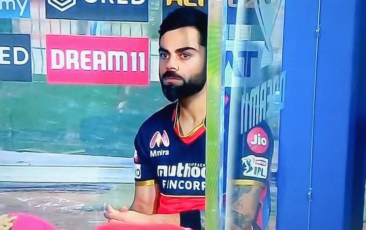 KRIlankeshdilan's tweet photo. கெத்த விடாத பங்கு கெத்த விடாத 💪😎

VIRAT you re always  @imVkohli 💙🏏❤️😎 
#SRHvsRCB #IPL2020 @RCBTweets https://t.co/5z6cZnh7Dp