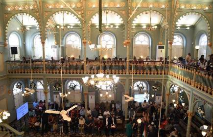 This glorious wedding cake in Mumbai is the Magen David Synagogue from 1864. It was built for the city’s Baghdadi jewish congregation that was founded decades earlier by the great David Sassoon