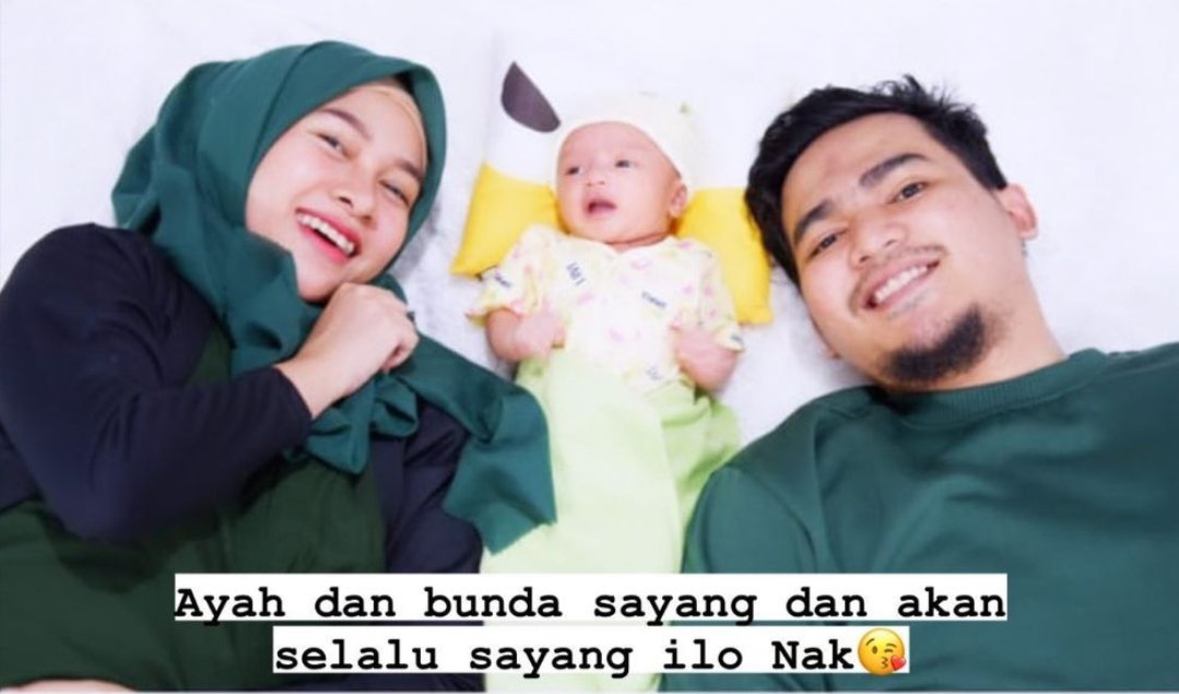 intanfdini's tweet photo. Sekian ya thread nya! Semoga kita semua sehat selalu ❤ #MyUniquenessMySuperPower
#FlawlessSkinDoesntExist
@lacoco_id 

Ini bonus momen kami bertiga, keluarga kecil kami, MasyaAllah 🤗 https://t.co/wHLfP4U5E4
