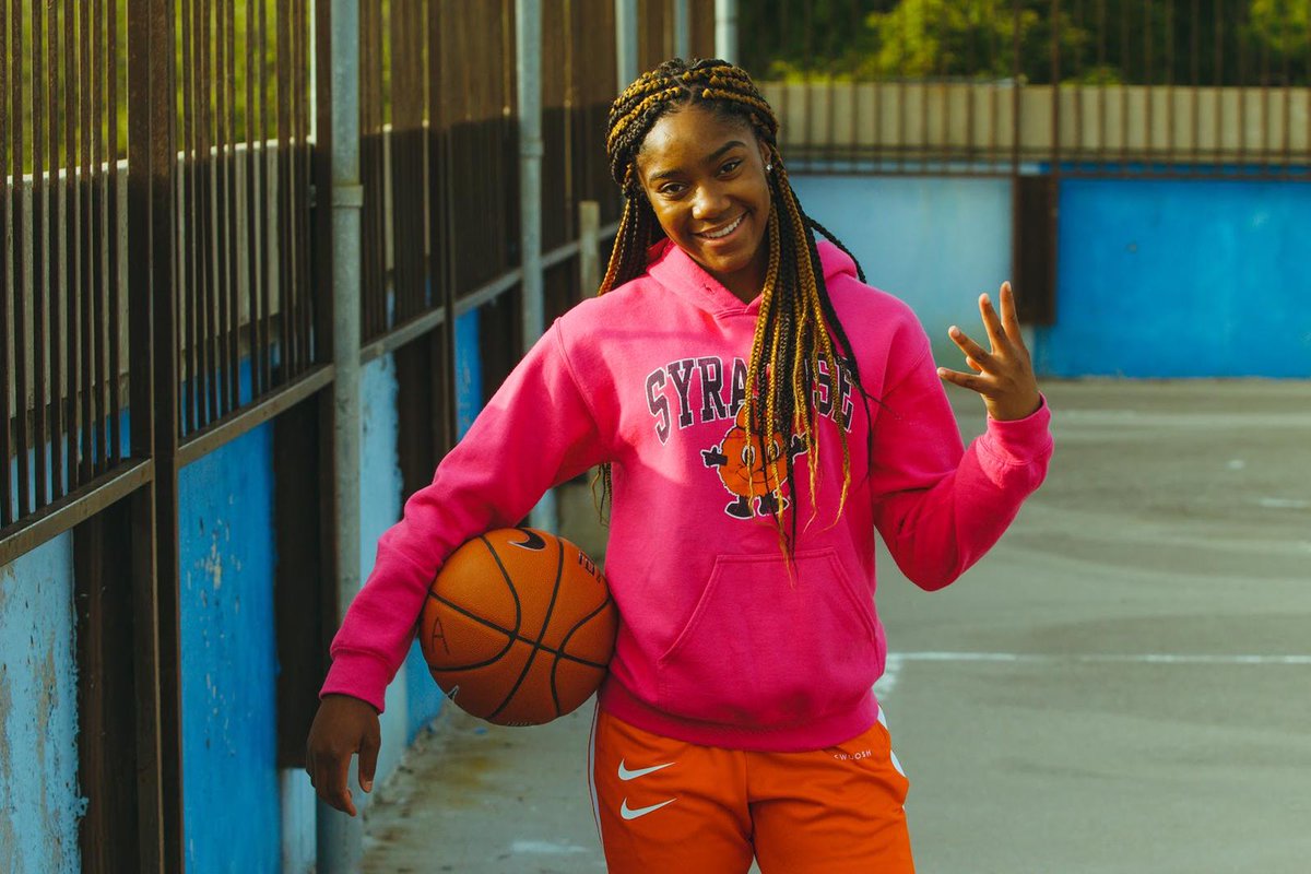 DrewEbanks's tweet photo. ON POINT: Attn MEDIA Shayeann Day-Wilson &amp; Latasha Lattimore Syracuse Signing Day Wed November 11 https://t.co/XCP6jjjtvb 
@RoyalCrownWBB @cuseWBB @CoachQatSU @sisterskeeperto #royalcrownacademicschool #ladyballers #shayeanndaywilson #latashalattimore #onpoint 📷: @C0URTSIGHT https://t.co/mij7RNy6Zm