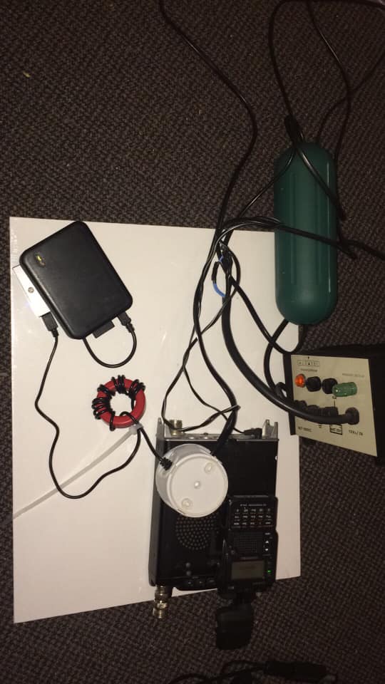 f4eyq's tweet image. Today, i&apos;ve finish the setup of my second remote station, now it using 12V/5A Baofeng with : 
Yaesu FT817 HF/VHF + VX8 for APRS.

System for 12V is Alcatel power supply 12V/7A. 
Ondulation for Raspberry PI1 is a simple battery 5V for smartphone.

#HAMRADIO #remote #raspberrypi1