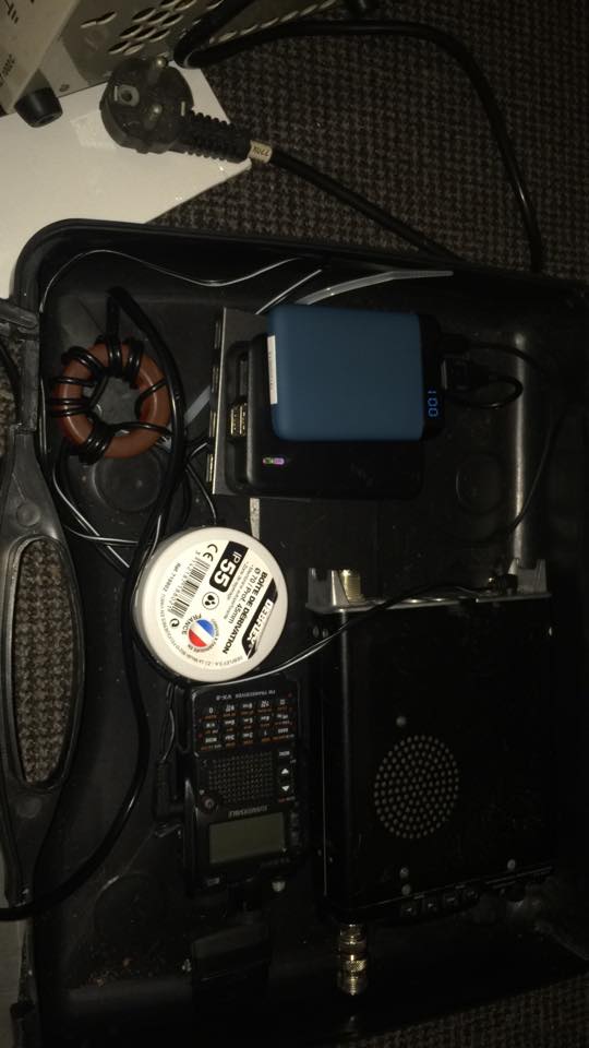 f4eyq's tweet image. Today, i&apos;ve finish the setup of my second remote station, now it using 12V/5A Baofeng with : 
Yaesu FT817 HF/VHF + VX8 for APRS.

System for 12V is Alcatel power supply 12V/7A. 
Ondulation for Raspberry PI1 is a simple battery 5V for smartphone.

#HAMRADIO #remote #raspberrypi1