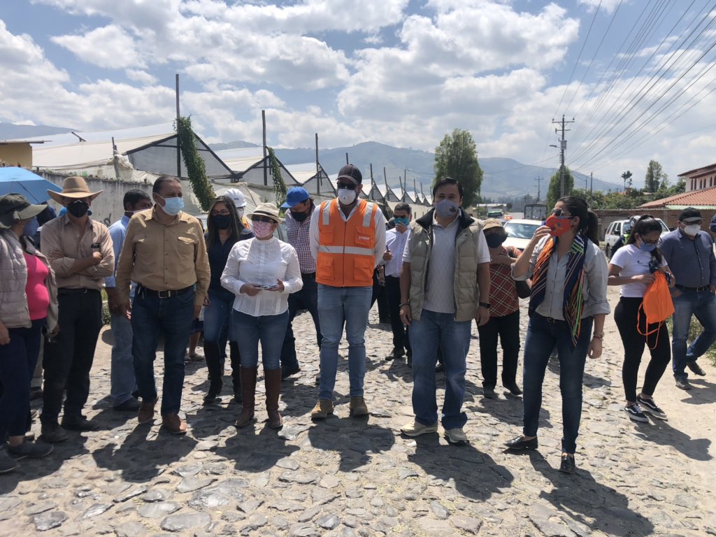 renebedon's tweet photo. En Yaruquí esperan más de 20 años la repavimentacion de la calle Luis Pallares. El alcalde @LoroHomero se ha comprometido a iniciar las obras, a través de @ObrasQuito, a inicios de 2021 https://t.co/T6T6KHvUuI