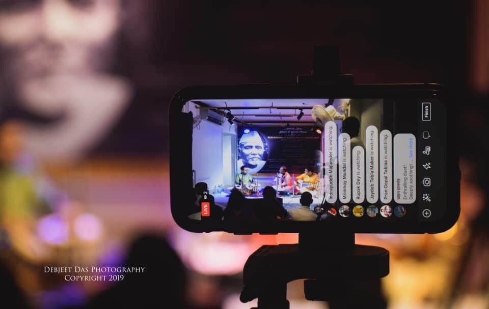 sourabhgoho's tweet photo. A great blessing to perform under the lotus feet of Acharya Baba Allaudin Khan Saheb. Check 👉🏻 https://t.co/vVScLlHMYF - another clip from the #MusicalThrowback series.
Rajan Ghosh | @dwiptanilsarode
#Tabla #SourabhGoho #LiveMusic
#Music #Sarod #Violin #Concert https://t.co/OPCYBYRWzV