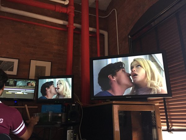 Finn_Wittrock__'s tweet photo. 1/2
Looking for some distraction from elections &amp; pandemics❓
Totally legit❗

▶️ @StacyCochran99's rom-com #WriteWhenYouGetWork starring @rachelryekeller &amp; @FinnWittrock is screening tomorrow at the virtual @ASFFest in the UK.

Don't miss it! 
Read more in the comments ⬇️ https://t.co/aI3PjoBN68