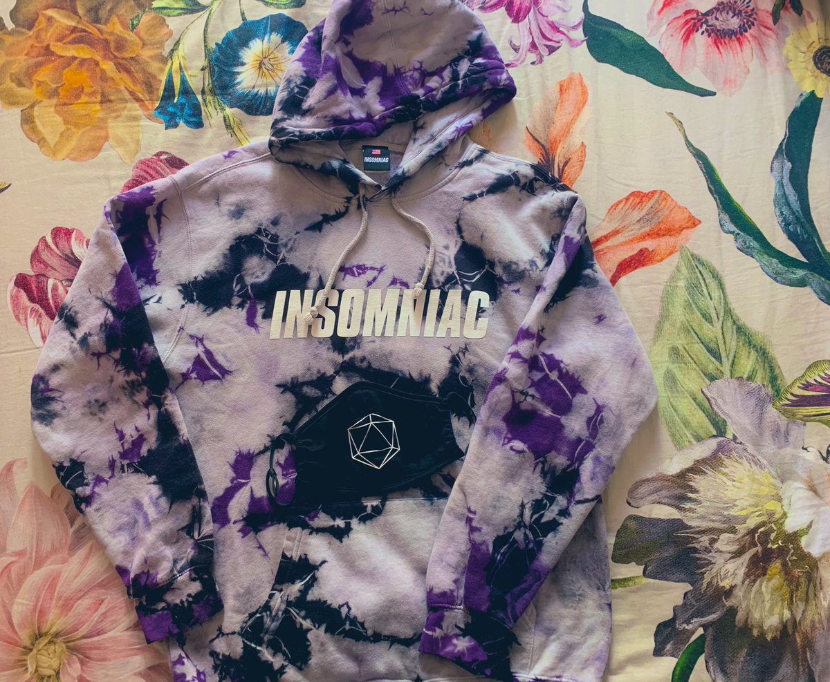 kriistaa's tweet photo. hi babies i’m doing a 
✨✨GIVEAWAY✨✨

i bought tooo much merch so i want to bless one of you bc i luv y’all so much

insomniac hoodie (size M)
&amp; an ODESZA mask (never worn!)

follow me, like, retweet
i’ll choose a winner in a few days :) https://t.co/UWuJqrllbt