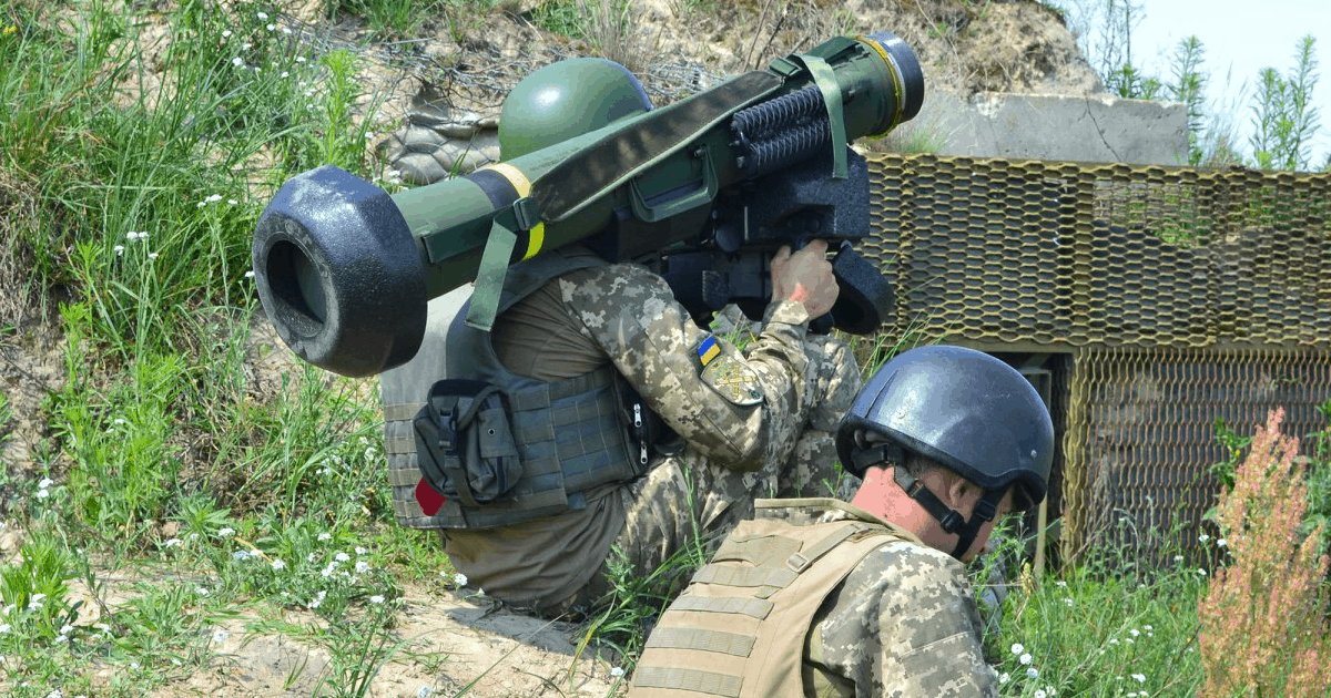 ukrmilitary's tweet photo. 🇺🇦🇺🇸Підготовка розрахунків #ПТРК #Javelin не обмежується курсами у Школі протитанкової артилерії – під час підготовки бригад в рамках програми #JMTGU інструктори навчають розрахунки новим способам застосування «Джавелінів» у різній обстановці на полі бою
https://t.co/9LAeauCNPW https://t.co/aW66d2VEdR