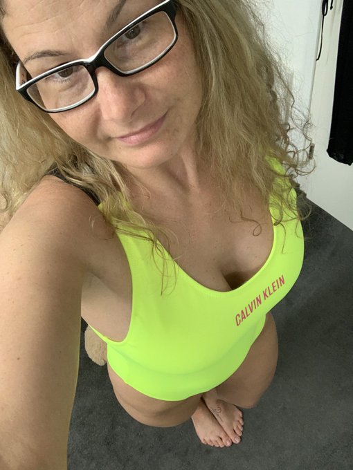 💋ein wundersch&ouml;nes Wochenende 🌞 happy weekend 💋  #izzymendosa #mylife #mycalvins #badeanzug #swimsuit<a href="/tag/nofilter"class="tags"><span>#nofilter</span></a><a href="/tag/swimsuit"class="tags"><span>#swimsuit</span></a><a href="/tag/mycalvins"class="tags"><span>#mycalvins</span></a><a href="/tag/swimwear"class="tags"><span>#swimwear</span></a><a href="/tag/tattoo"class="tags"><span>#tattoo</span></a>