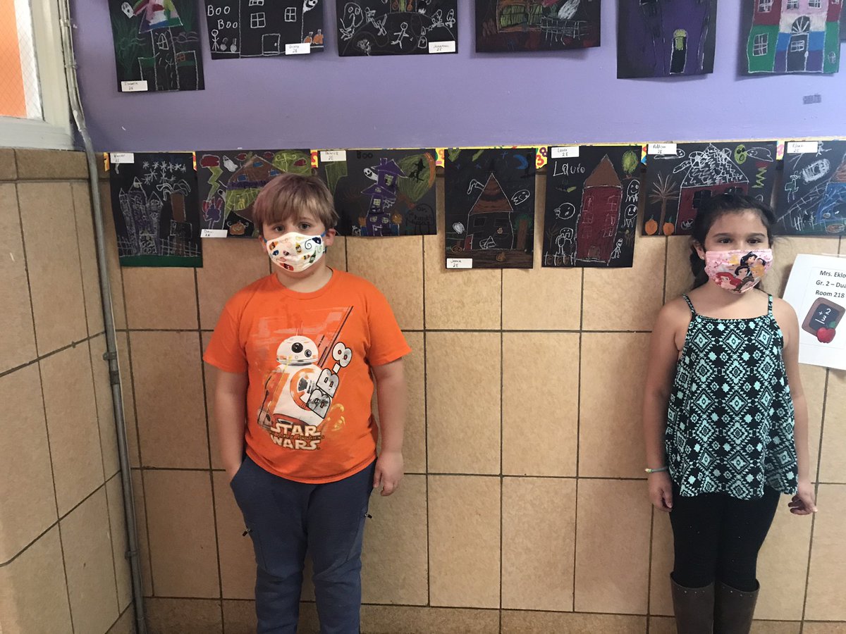Nodell_library's tweet image. So #MineolaProud of these 2nd graders for not only earning their @CodeMakeOwn Mastery Badge for Tutorials but Color Grid too!! Way to go Hampton Coders! @Hampton_Street