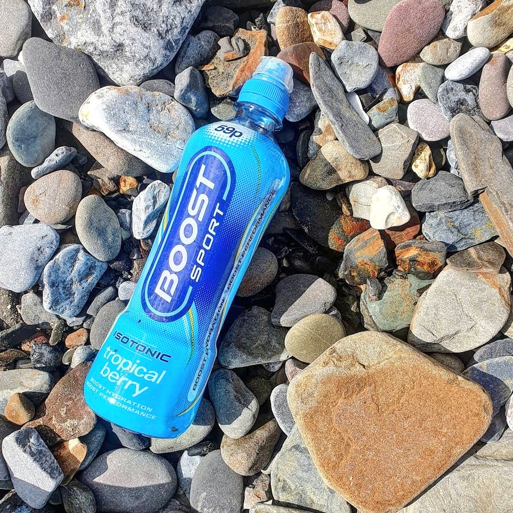 glittersocks16's tweet photo. Gave my eyes a rest from looking out for blue on the TV and found it on the beach! #2minutebeachclean @2minbeachclean 💙🌊#plasticpollution #microplastics #savingplasticryan https://t.co/CYmZWT8on0