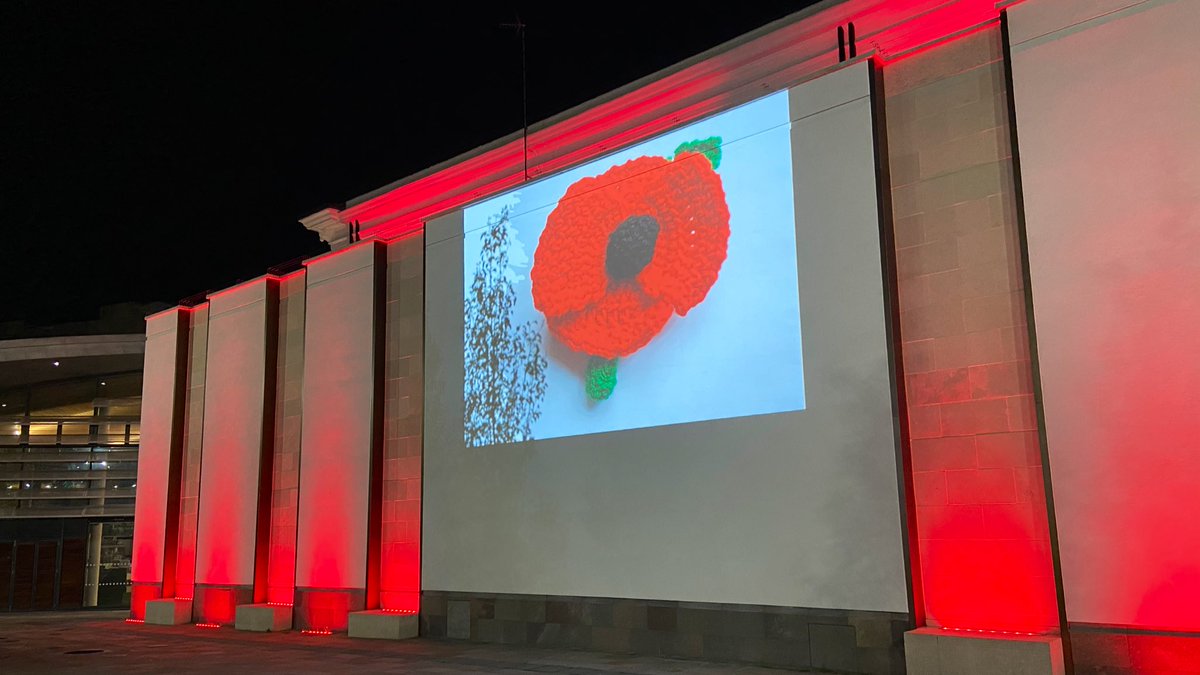 TheWelshDaf's tweet photo. The #Leicester #PostAPoppy campaign is on the screen in Green Dragon Square from tonight until Tuesday.
If you are walking through town in a lockdown-approved way, I’d recommend spending a few moments reflecting on people’s submissions of remembrance.
@BBCLeicester | @bbcemt https://t.co/gp3495c1BQ