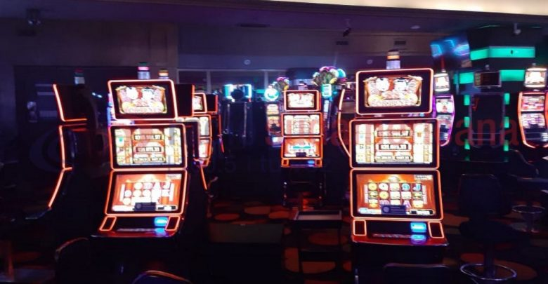 Con puntualidad, empezaron a llegar los primeros clientes al Casino | #Corrientes 7corrientes.com/con-puntualida…