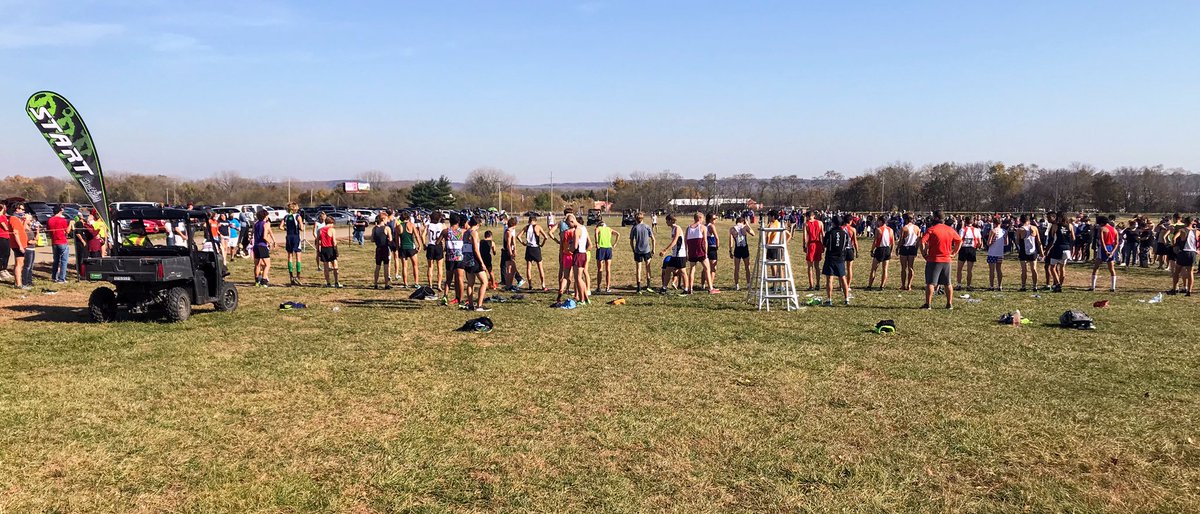 ACHS_XC's tweet photo. Warmup time...READY! https://t.co/5MbLuMRCEU
