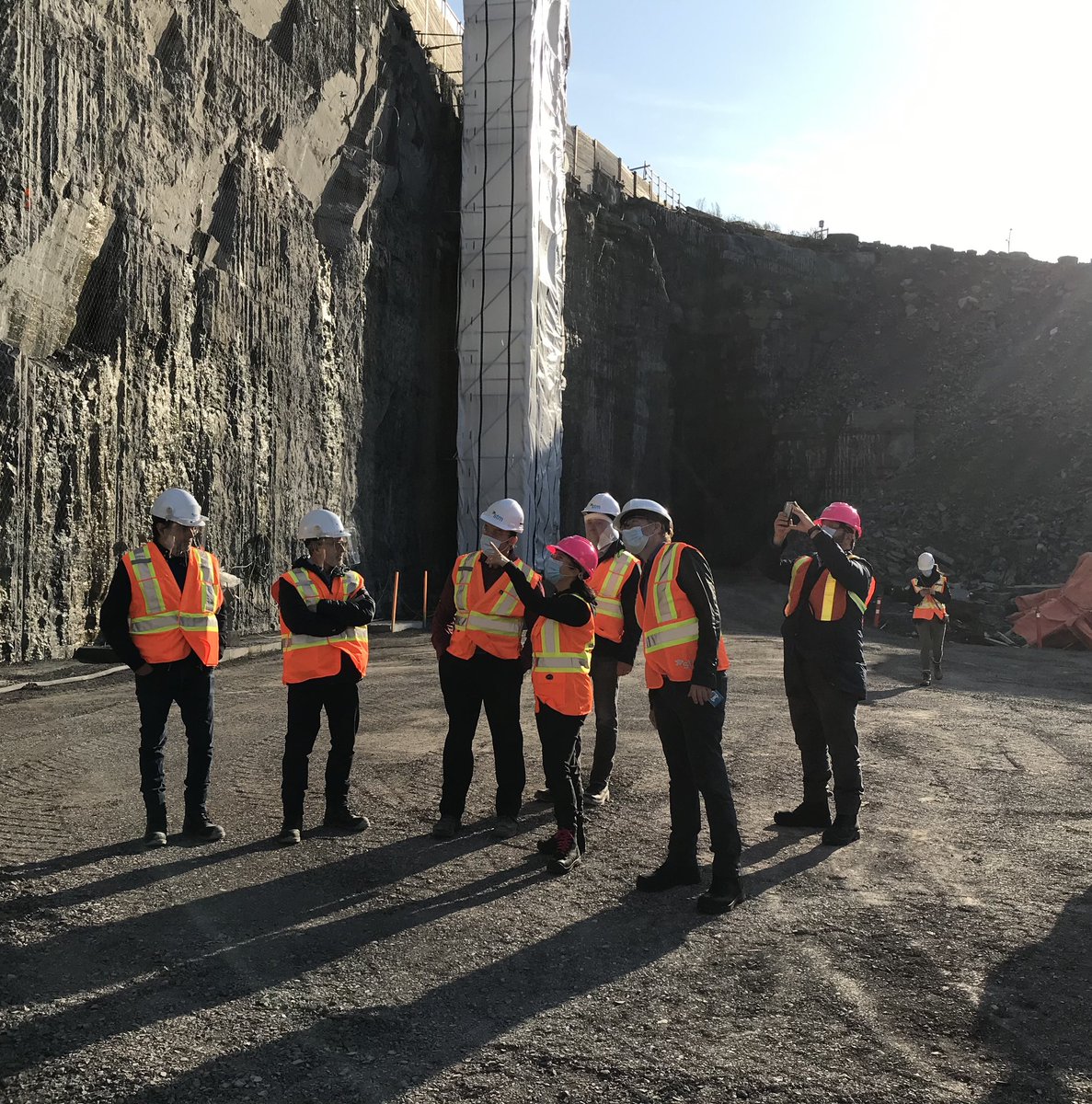 Val_Plante's tweet photo. 👷🏻‍♀️🏗 Déjà 1M de tonnes de roc excavées au futur centre de transport Bellechasse de la STM. Je suis allée saluer les équipes dévouées qui travaillent sur ce projet ambitieux et exemplaire. Ensemble, nous bâtissons le Montréal de demain. https://t.co/Jad99W2bzh #polmtl https://t.co/GAj4ZBxIuE