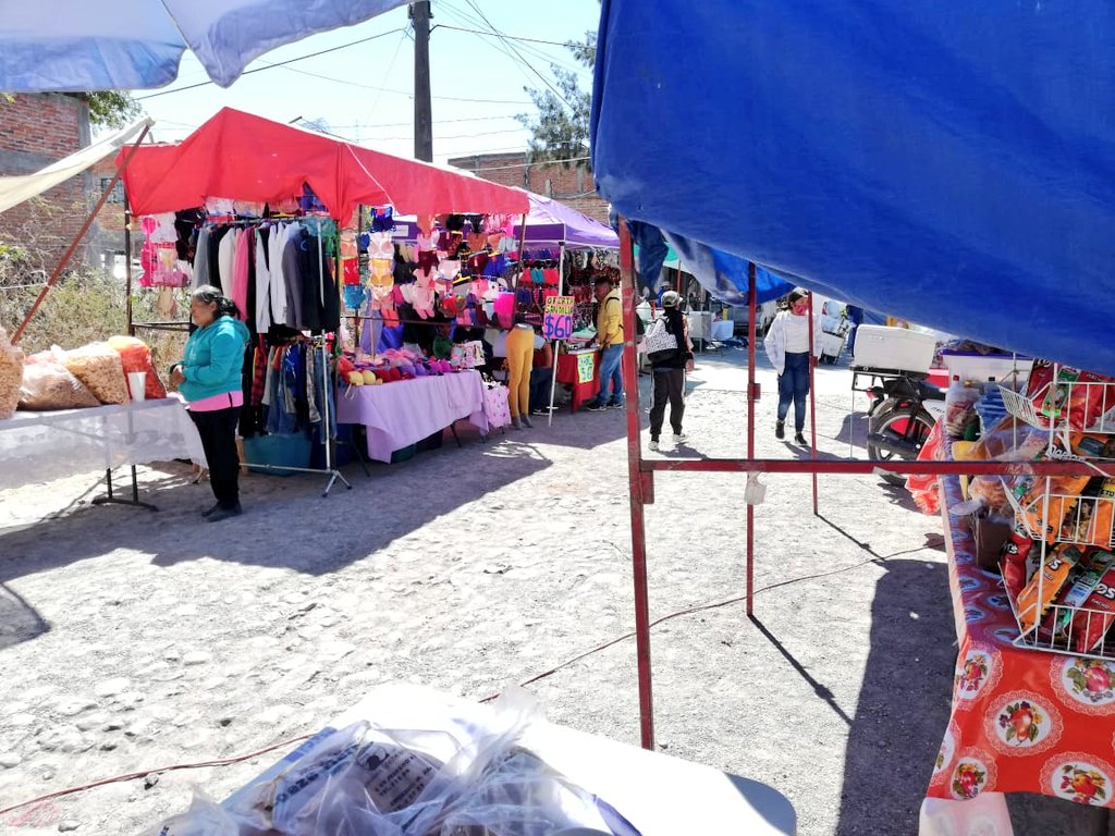 hera106's tweet photo. #SanMigueldeAllende #aguinaldo Hoy en San Miguel de Allende está el nuevo "Tianguis de la Cruz" en Las Alamedas, entrando por Dolores Hidalgo, en el libramiento Manuel Zavala Zavala PPKBZON #ApoyemosLocal son comerciantes sanmiguelenses, hasta las 5pm estarán con muchos productos https://t.co/L4wTDfOALW