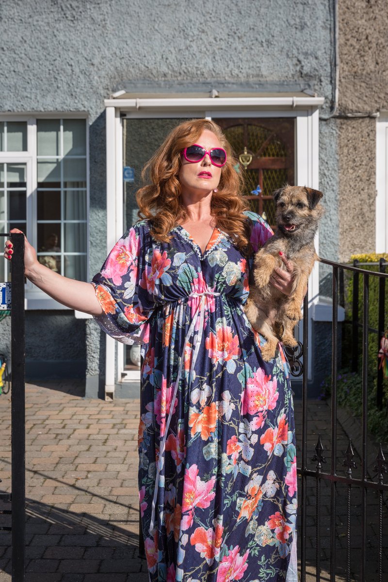 ScreenIreland's tweet image. One small dog, one big problem. Neighbours Susan and Breda are relaxing in their gardens when Breda's dog drives Susan into a murderous rage.

This is @johnbrown___'s Barry, and it's having its World Premiere at the @corkfilmfest Monday. #IrishShorts

🎟️ watch.corkfilmfest.org/corkfilmfest20…