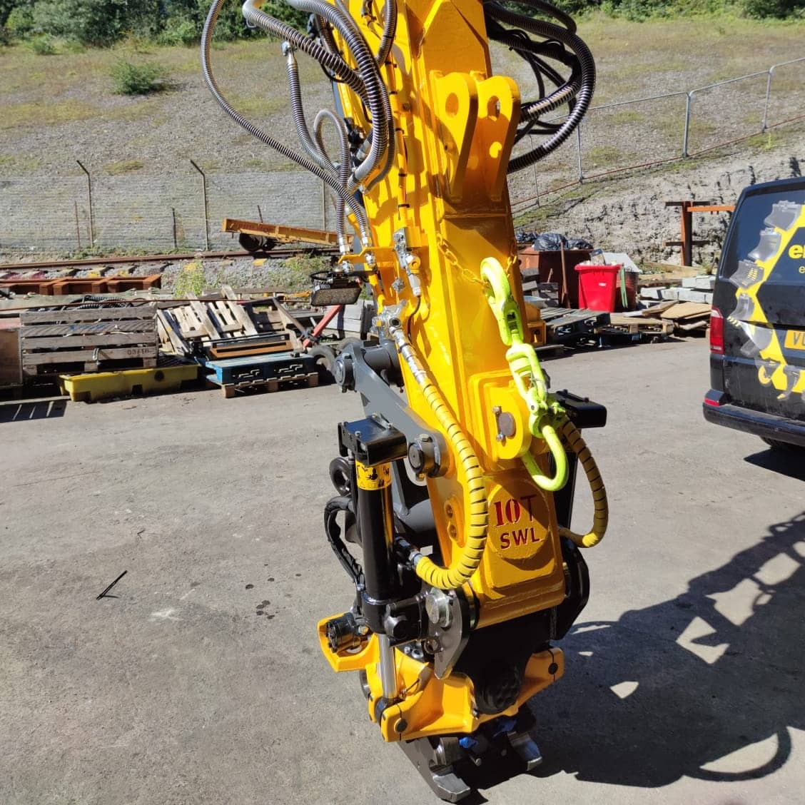 engcon_uk's tweet photo. @DoosanEquipment DX170W RRV fitted with EC219 tiltrotator for G.O.S Tool &amp; Engineering. Comes with DC2 controls, MIG2 joysticks and QSM60 safety hitch. #Engcon #Tiltrotator #EC219 #DC2 #MIG2 #Doosan #DX170W #RRV #roadrailer #Rail https://t.co/DiYe5Yg4e0