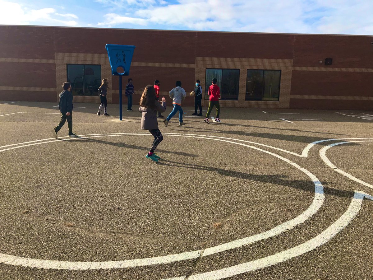 SchoolLakeridge's tweet photo. I have a feeling the kids @SchoolLakeridge will have something different to play with when they return to school on Tuesday. Stay safe and have wonderful weekend! #wearelakeridge #winterhasreturned https://t.co/XwYnQ9PFx8