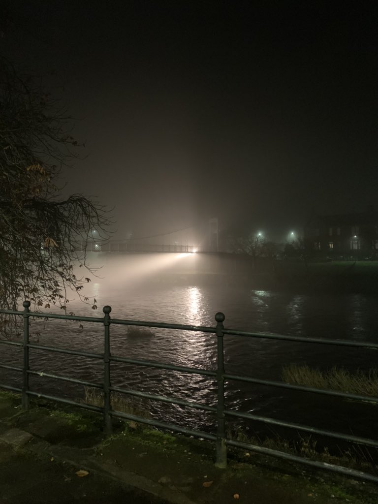 AndreaStenton23's tweet photo. Misty night in #dumfries tonight, bridges looking very atmospheric #devorgillabridge #suspensionbridge #rivernith https://t.co/5kaDV5Tejb
