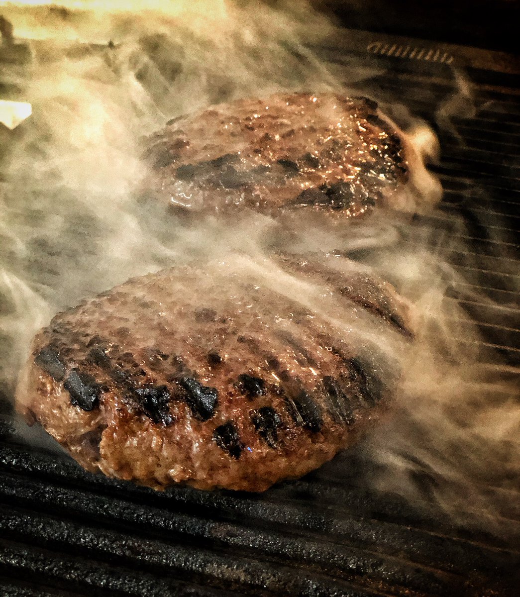 ChrisPulfer's tweet photo. Grilled fresh beef burgers served in the @BarDenford @NewHallSchool @compassgroupuk @ChartwellsInd 

Order them topped with oak smoked cheddar for something truly delicious 😋 🍔 https://t.co/MMjCxUtxUE