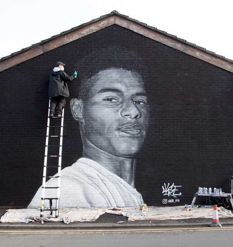 A new mural in Manchester honors Marcus Rashford and his fight against child poverty 🎨

(via @akse_p19)
