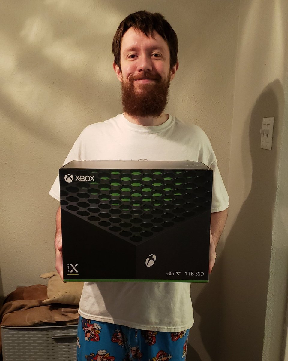 TheMattYoung's tweet photo. I may have only slept 5 hours total in the last 2 days, but FedEx just delivered my #XboxSeriesX 4 days early! https://t.co/L8ojw1svdD