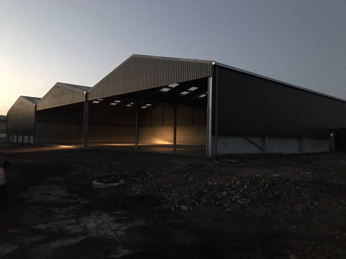 Scott_Service3's tweet photo. Friday night pours..Dalvaddie sheds  almost finished 😅👌🏻 @GregorServicee https://t.co/osDBR9A7Cc