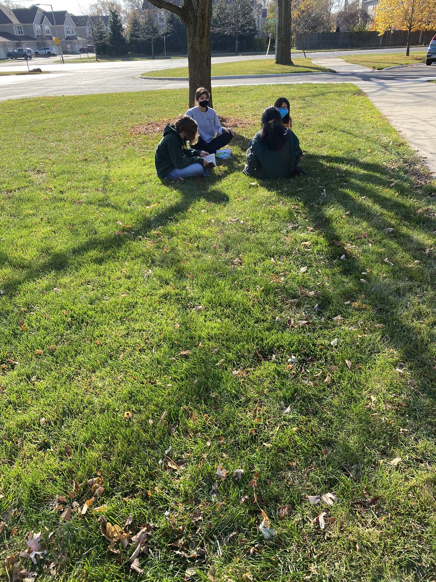 katiebillie_'s tweet image. We are enjoying this beautiful November day by reading our independent books outside. It doubles as a nice mask break as well! #62ICS #62Learns