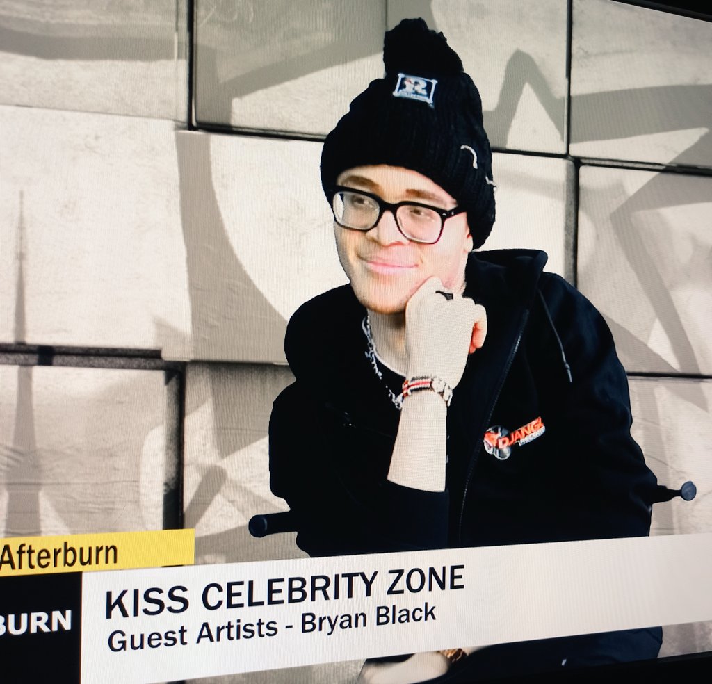 AfterburnKISS's tweet photo. Geuss who's in studio at this very minute??? Hit maker wa "Kuja juu"
@itsbryanblack 
#teamafterburn
@KeepItKiss 
@Tophaz254 @aiysha_lily @Kalondu_Musyimi https://t.co/uDtgRNCUTc