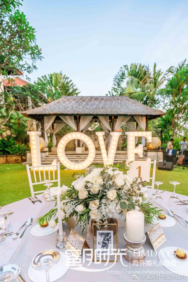 Hmdayswedding's tweet photo. 【佈置案例】海外婚禮和晚宴，最重要的當屬氣氛的營造，好的氣氛不一定貴，但求溫馨，好的佈置不一定需要太多花藝，但求精緻。一場40人的小型花園晚宴，幾個恰到好處的簡單點綴，對於預算不高但追求氛圍的新人來說，再適合不過。海外婚
----
we-chat: hmdays999 or hmdays-wendy
email: service@hmd... https://t.co/UTixVqEsvR