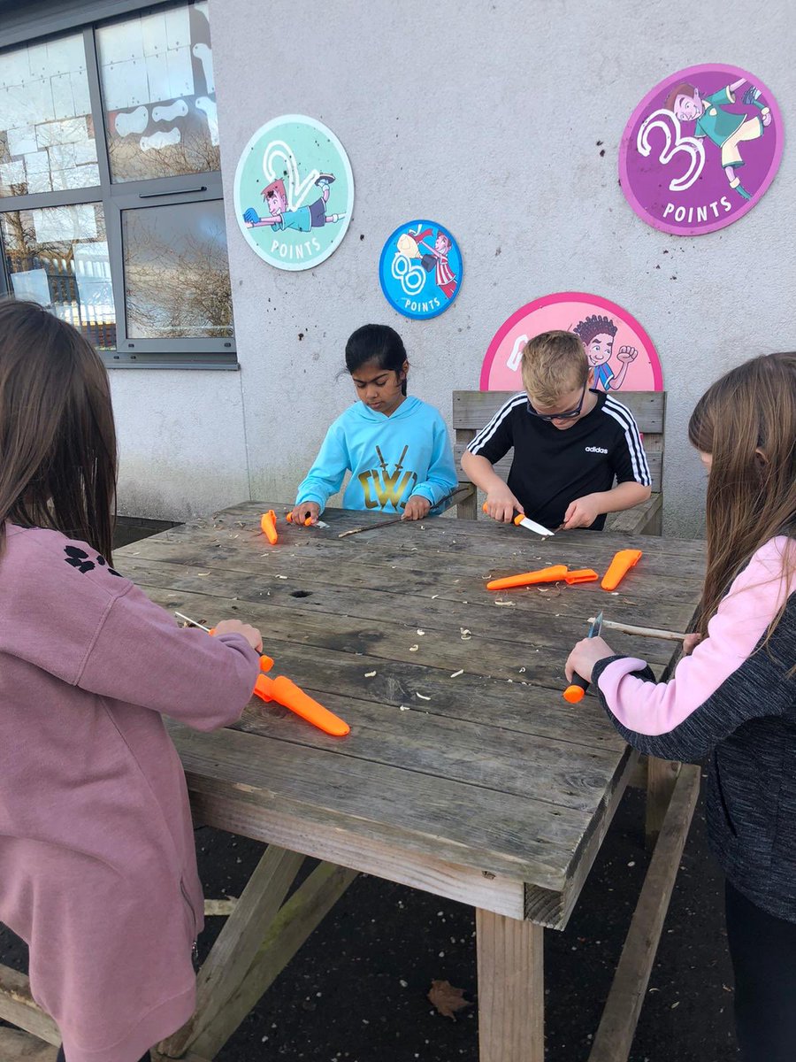 CarnbroePS's tweet photo. P5 H had lots of fun learning how to whittle & try out fire lighting skills then making smores yum! #OutdoorLearningDay #GroundsForLearning https://t.co/AqqmdUyGdC