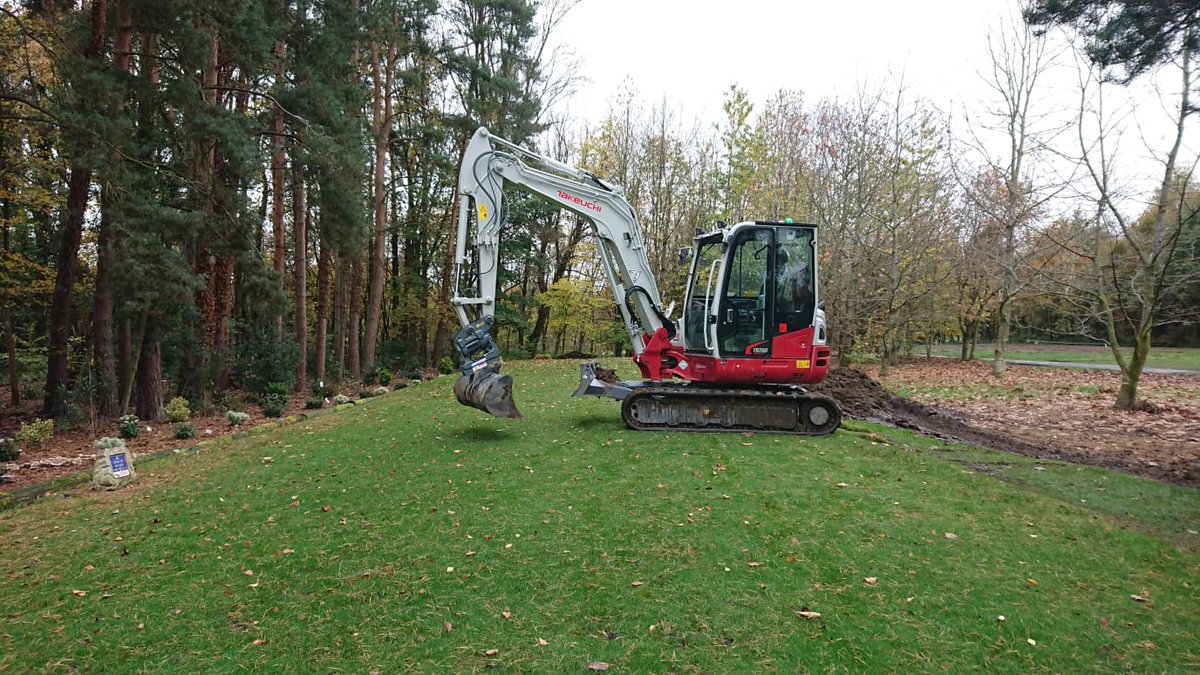 BPGcontractors's tweet photo. Tee box rebuilding programme started on another #NorthWest #GolfCourse first up turf strip and reshaping with our TB260 @Parkway_Plant c/w @ExacOneUK #Powertilt @3rdwinston on the sticks #BPGGolf.  👍👌 https://t.co/hQ0w6eIfx9